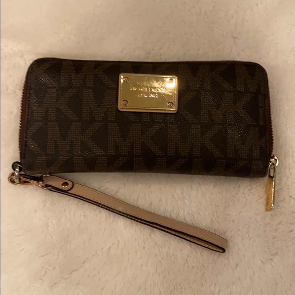 Michael Kors Wristlet Clutch